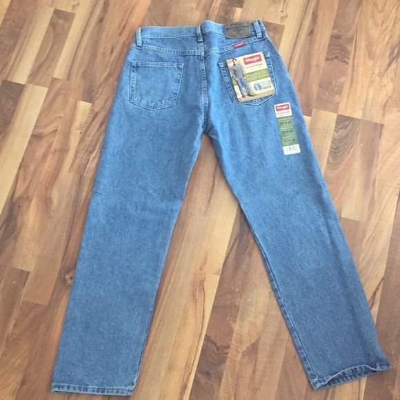 31 x 30 regular fit, wrangler blue jeans. New. - Picture 2 of 2